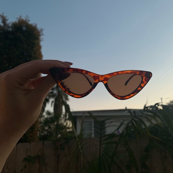 Leopard Vintage Sunglasses - Picture 7 of 8